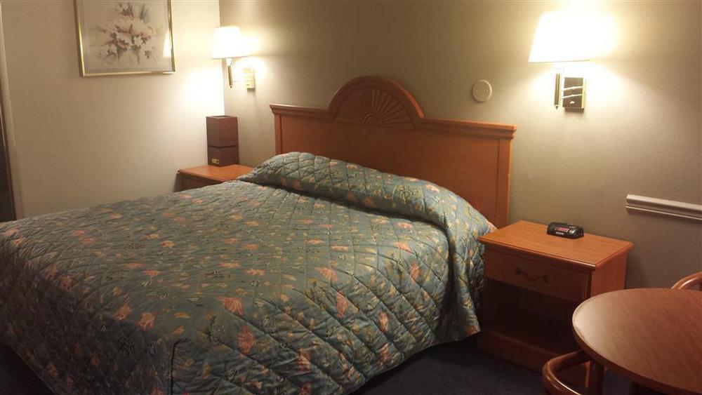 Americas Best Value Inn Burns Rom bilde